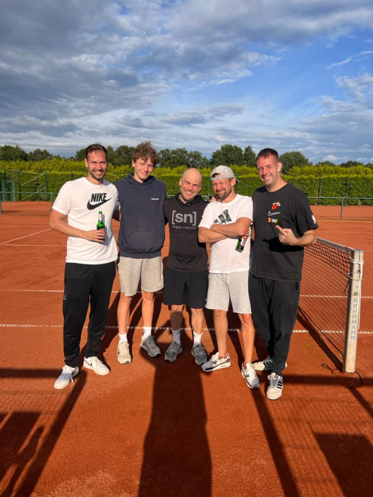 Die Tennisclub Blau-Weiß Oldenburg Herren bei einem Auswärtsspiel