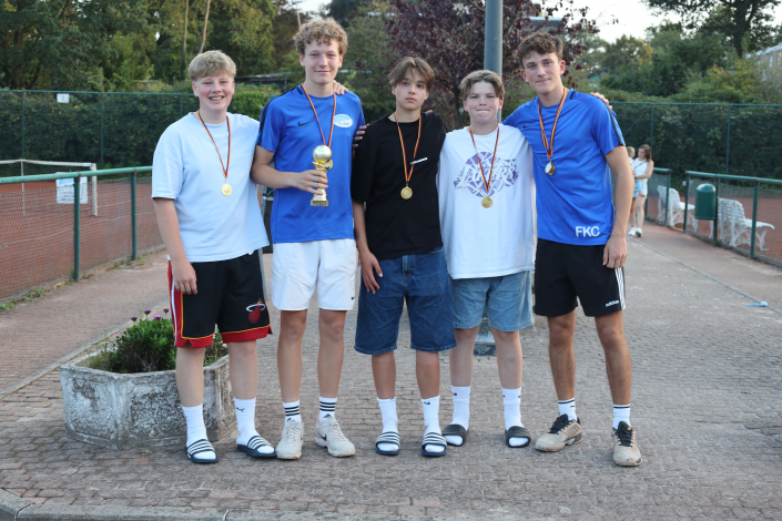 Die Tennisclub Blau-Weiß Oldenburg Junioren A mit dem 2. Platz beim Weser-Ems Pokal